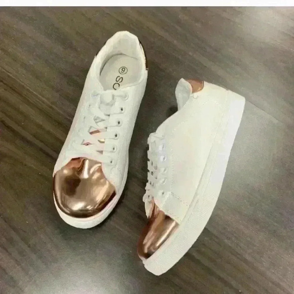 🐶 Soho Metallic Toe Sneaker - Picture 7 of 7